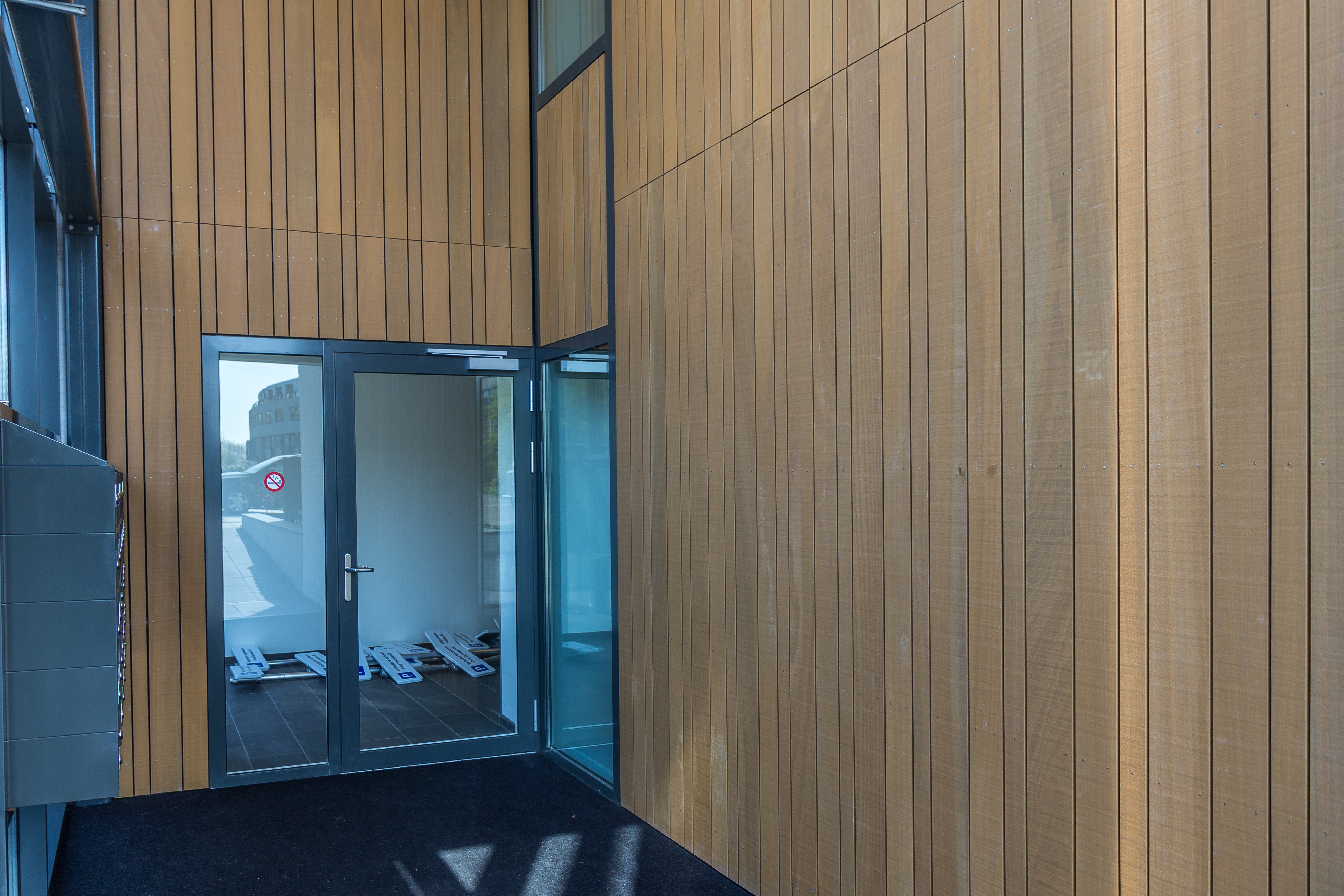 Obèche Noir zweeds rabat geschaafd grijs gegrond FSC 100% 25x200x1000mm